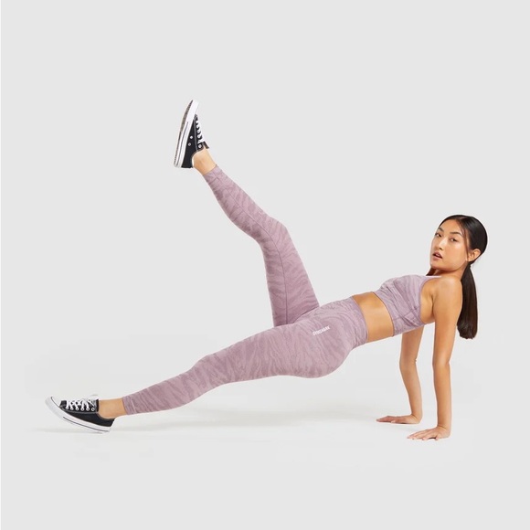 GYMSHARK Adapt Animal Seamless Sports Bra and Leggings – Purple - Picture 11 of 12